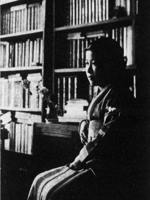 Photo of Hayashi Fumiko